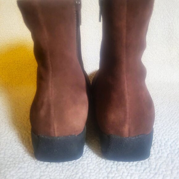 Clarks Women's Ashlyn Boot Brown Suede Side Zip Bootie Rubber Sole - Size 8W - Picture 7 of 10